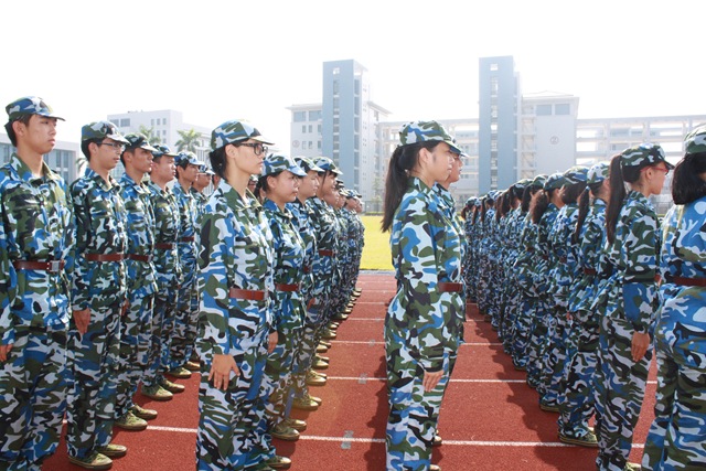 肇庆医专校服图片